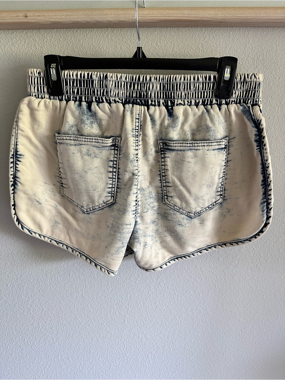 Massimo Women's Cream Tie-Dye Drawstring Shorts size M - Picture 2 of 3